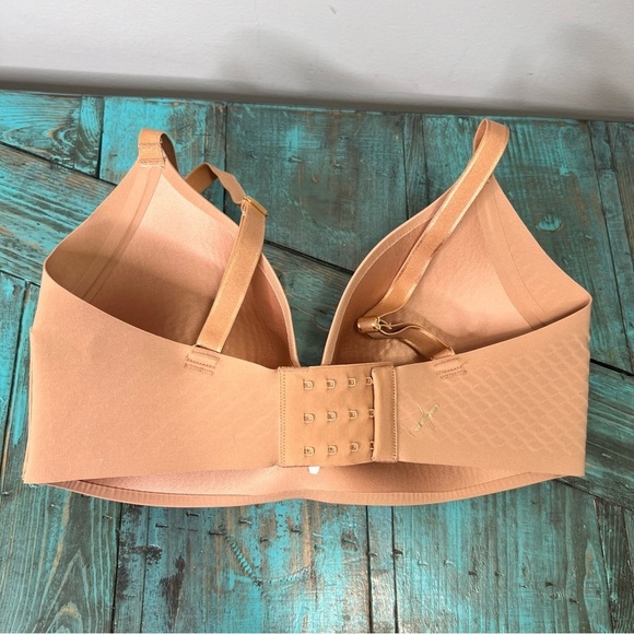 KNIX 6 WingWoman Contour Bra Nude 32DD
34DD 32E - Picture 4 of 7